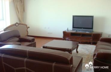 reasonable price 3bdrs in lujiazui for rent